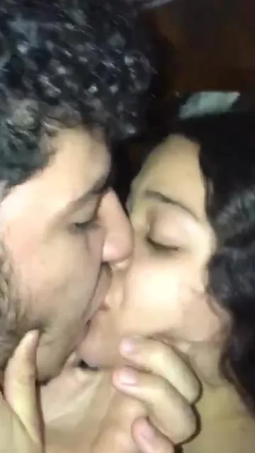 شباب صغار يعملو سكس رومانسي ساخن جدا بوس ولحس جامد